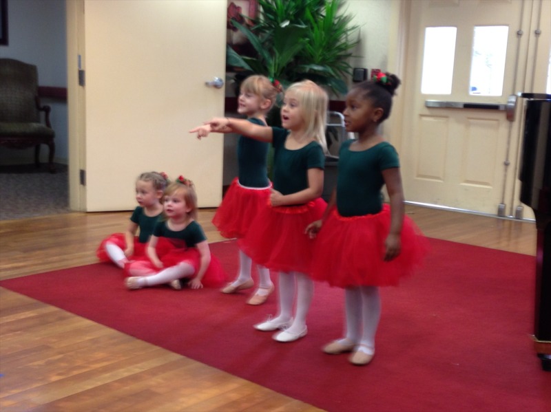 2012/12(Dec)/10(Before Christmas Fun)/800x600_2012-12-01 05 Sydney Dance Recital.jpg